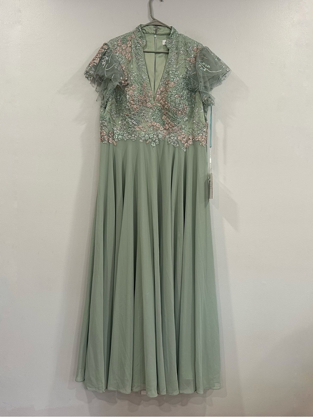 Mac Duggal 21314 Sage Green Embroidered Flutter Sleeve V Neck Gown Sz 18